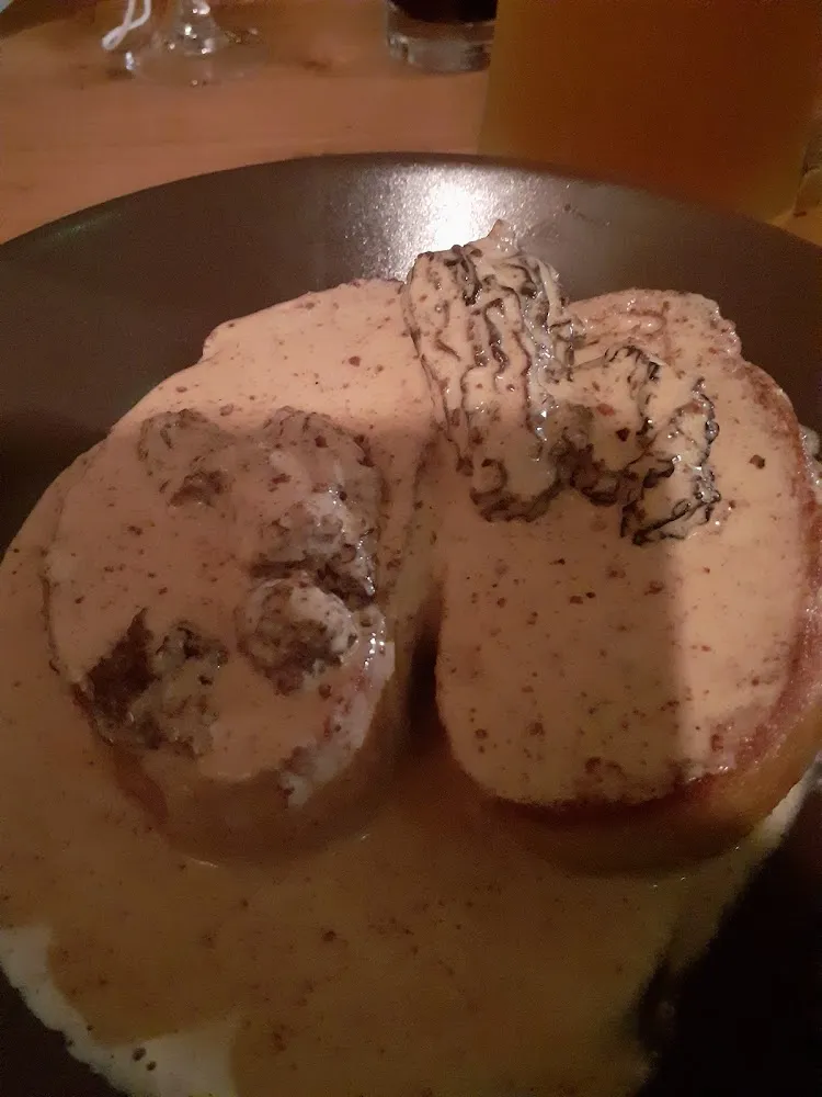 Tartine Grillé Sauce Morilles Au Vin Jaune